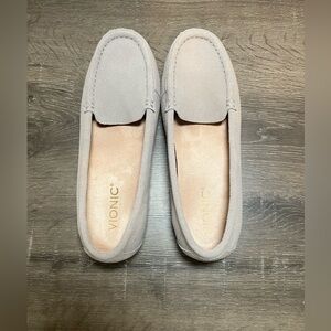 Women’s Vionic Gray Suede “Debbie” Loafers Sz 8 LIKE NEW! $55